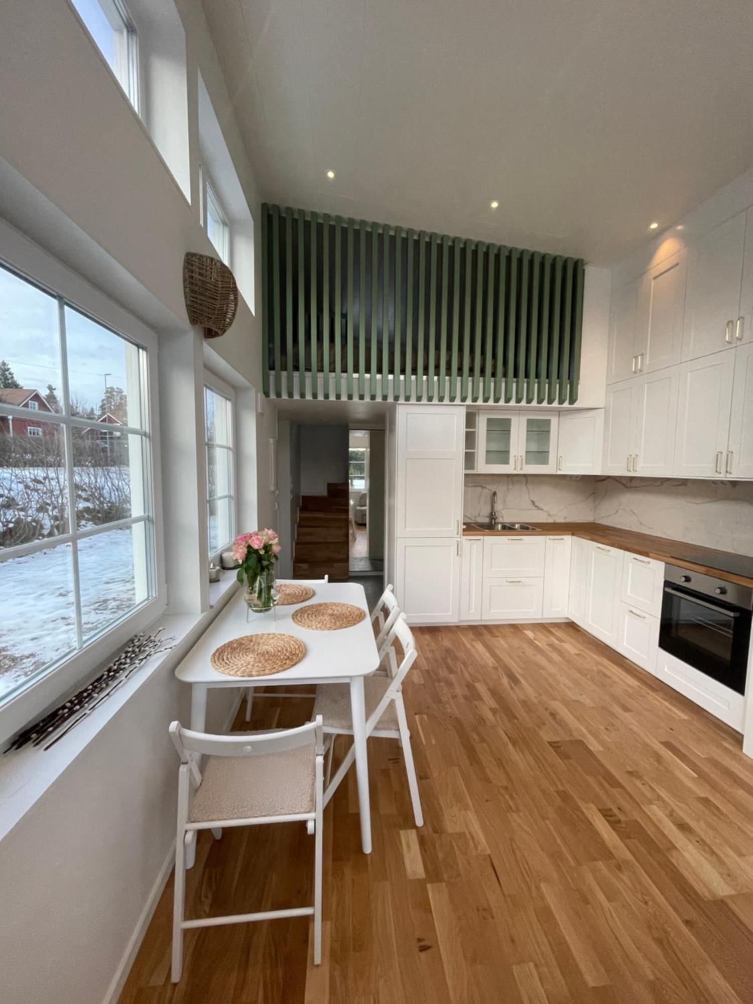 Ett Nytt Fraesch Hus Utanfoer Stockholm Naera Arlanda Villa Rosersberg Exterior foto